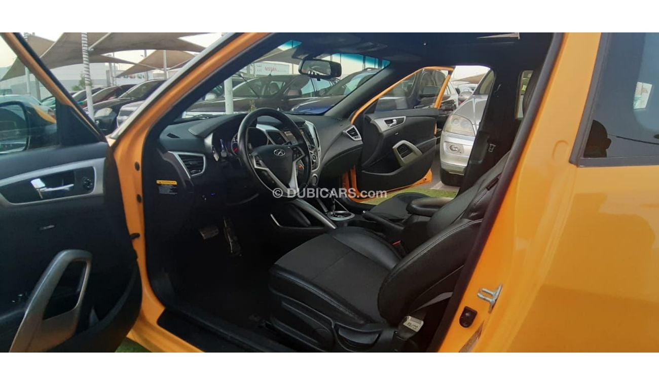 Hyundai Veloster American import, full option, panorama, leather screen, rear camera, cruise control, in excellent co