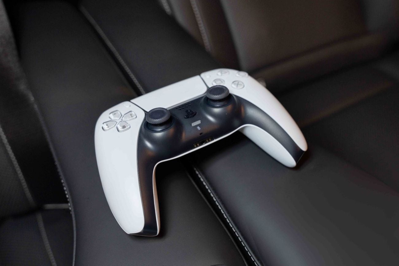 Mercedes-Benz V 300 Ramadan Special Offer | Built by Barugzai | Agency Warranty | VIP Interior with TV Partition