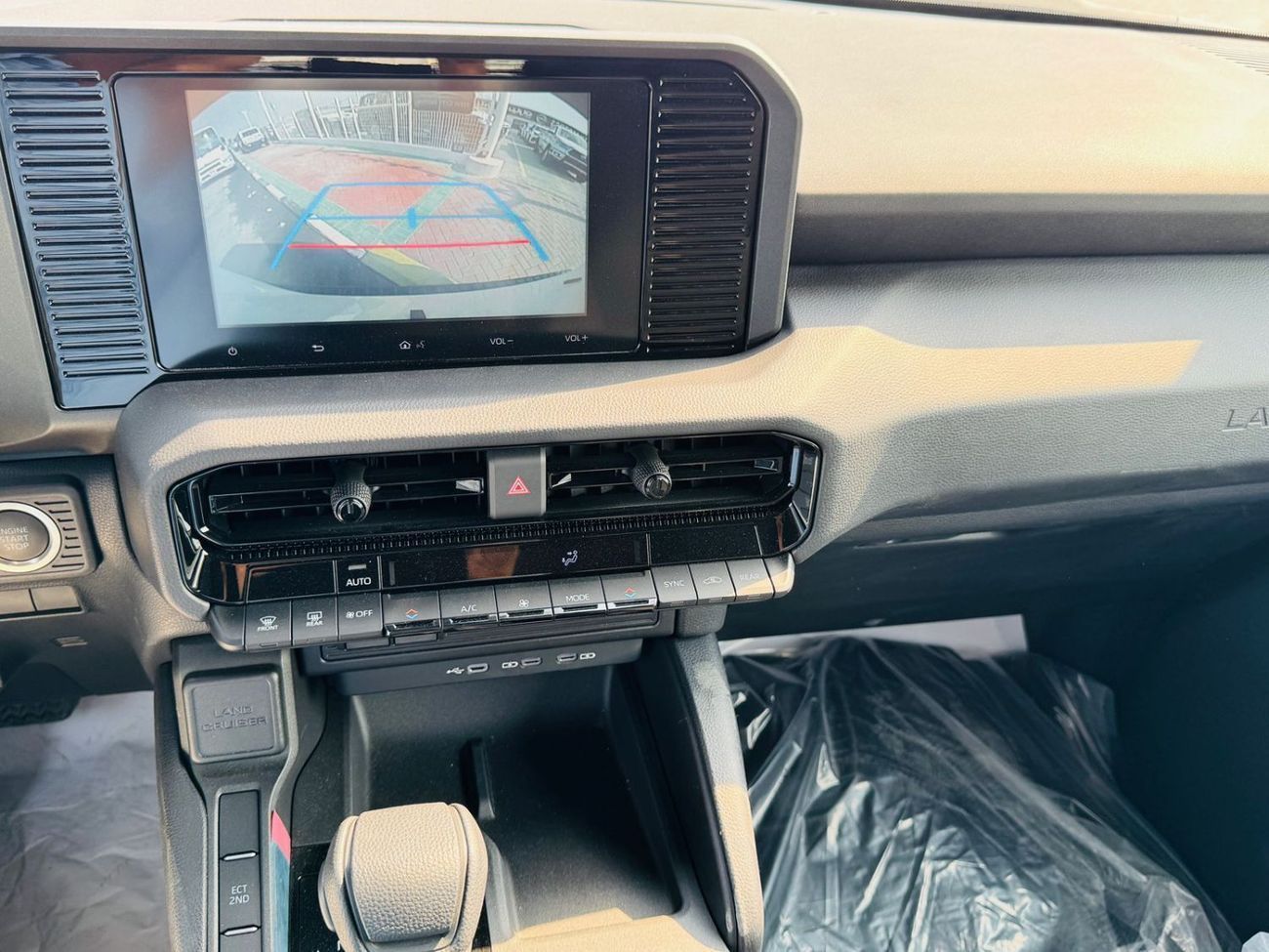 Toyota Prado TOYOTA PRADO 2.4L PTR GCC A/T B/O WHITE 2025