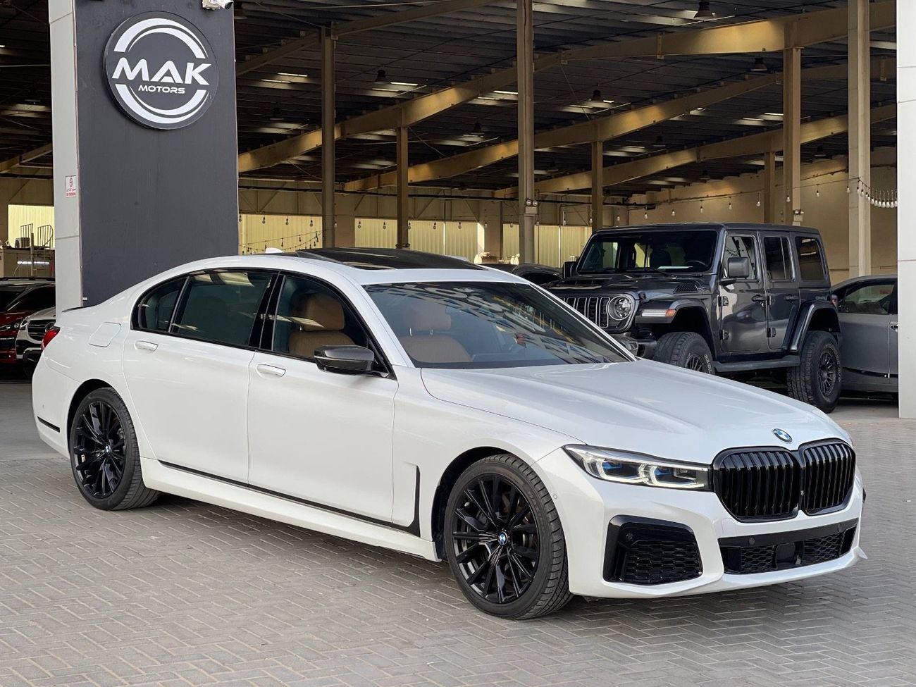 BMW 750i M PACKAGE / V8 TT 4.4L / PANORAMIC SUNROOF / 360 CAMERA / BIG SEATS / 20” RIMS / LOW MILEAGE