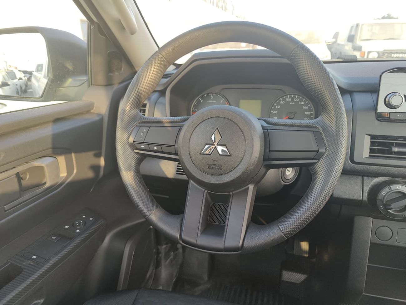 Mitsubishi L200 SC PICKUP 2.4L 4WD MT