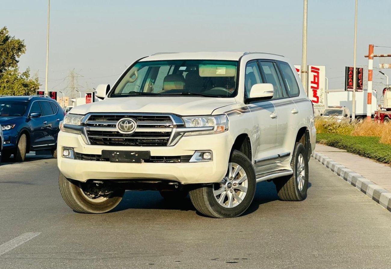 Toyota Land Cruiser VXR+ 5.7L