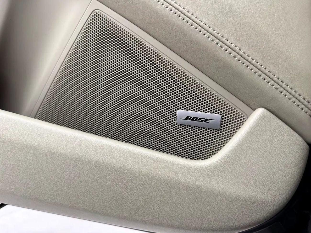 بورش كاريرا جي تي 911 Carrera Cabriolet - GCC Specs - Pristine Condition