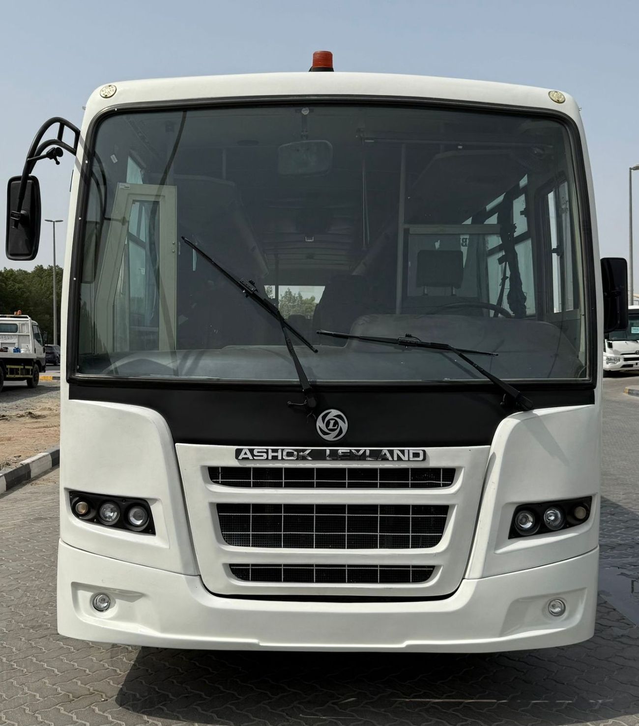 اشوك ليلاند فالكون