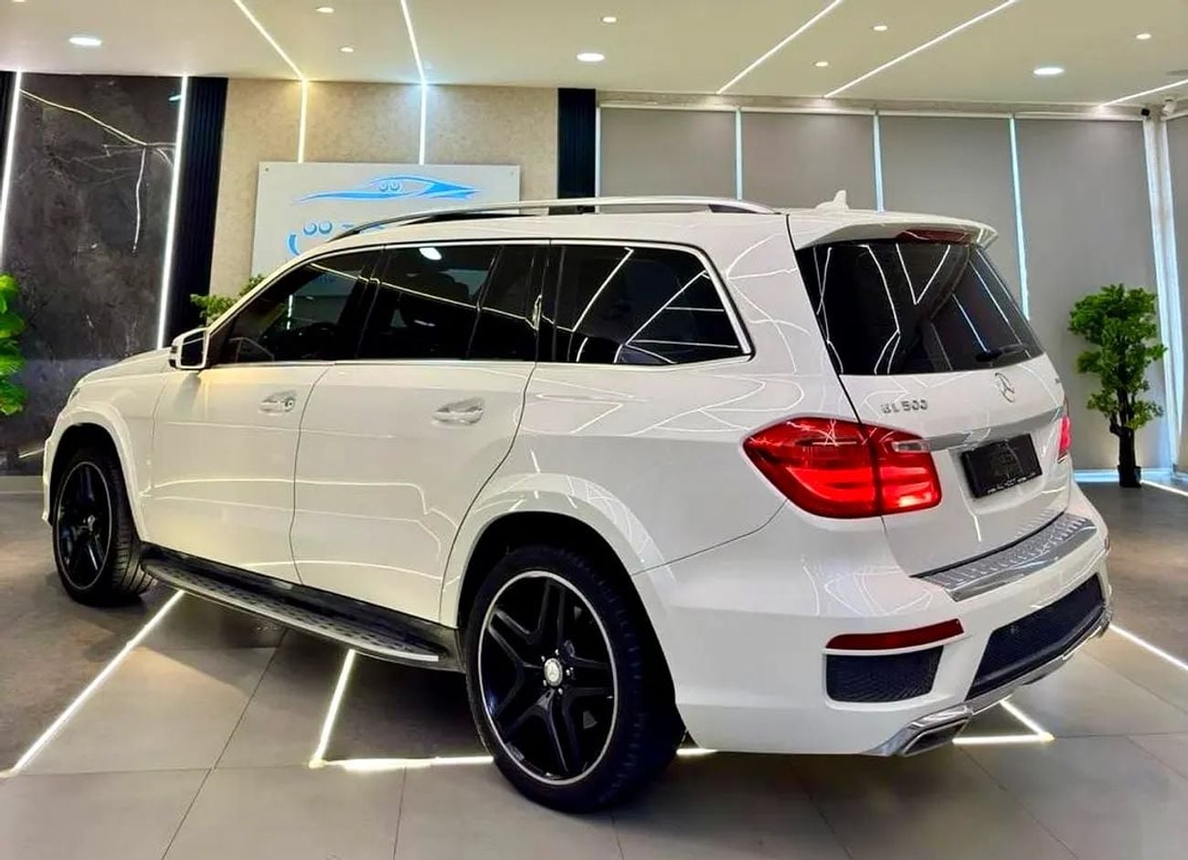 Mercedes Benz GL500 ELITE MERCEDES GL500 V8 || GLS UPGRADE || RADAR || TOP RANGE || GCC || PANORAMIC || LOW MILEAGE