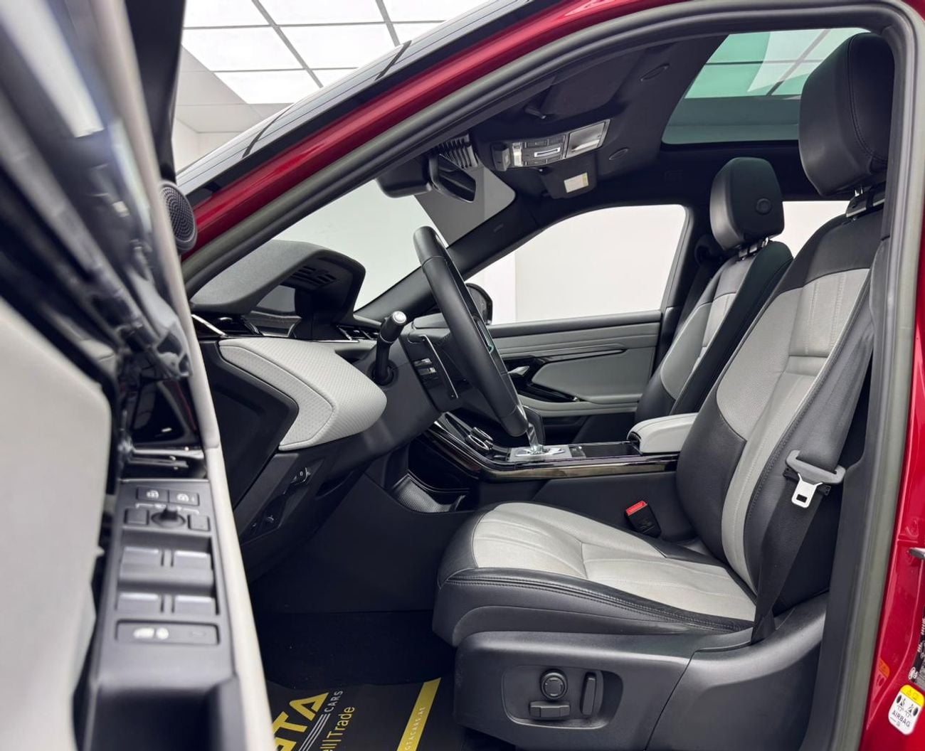 لاند روفر رانج روفر إيفوك P200 R-Dynamic S 2.0L 2023 Range Rover Evoque P200 S R-Dynamic, 2028 LR Warranty, Full LR Service Hi