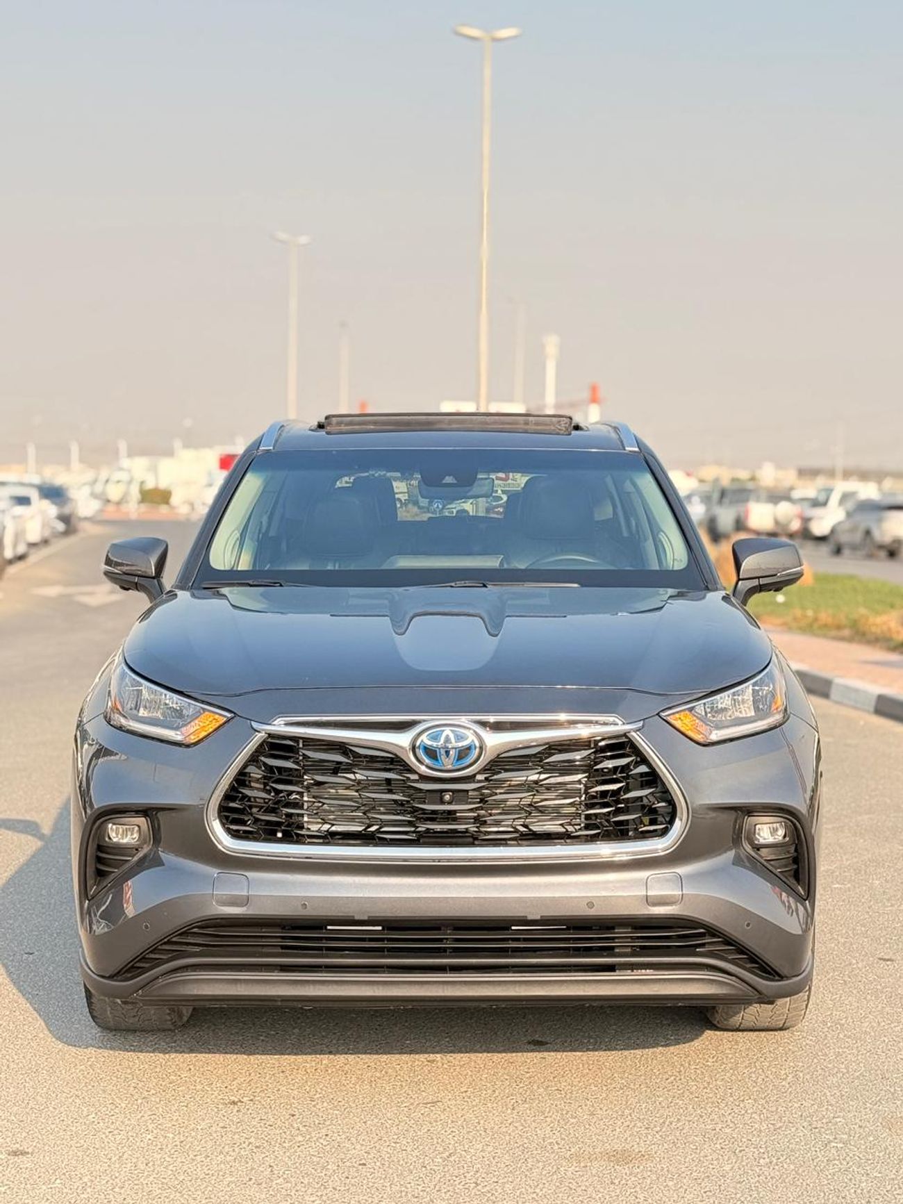 Toyota Highlander Hybrid platinum 2.5L 360 camera | panoramic | leather seats Full option