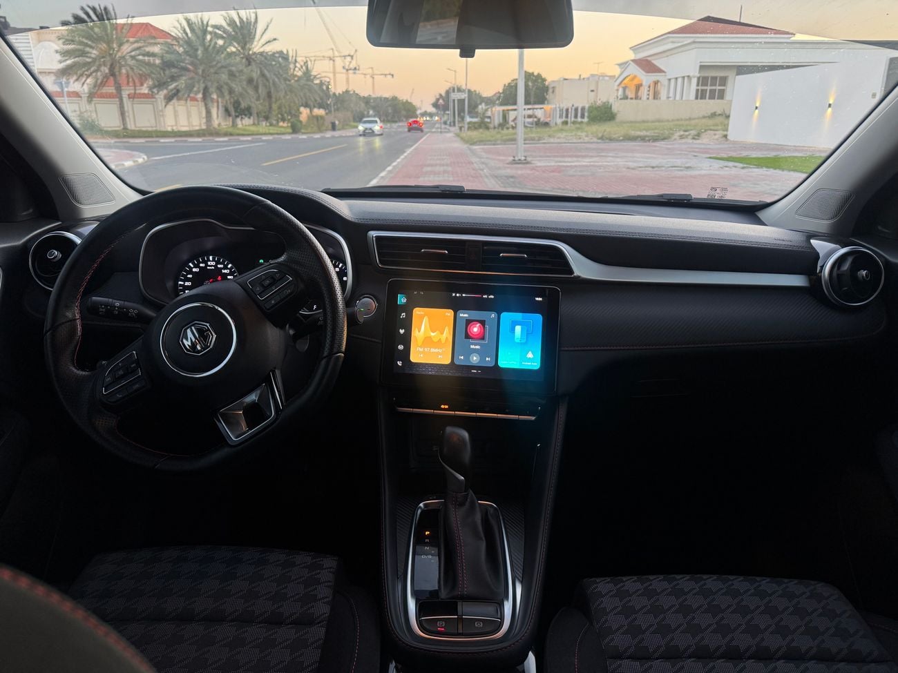 أم جي ZS Standard