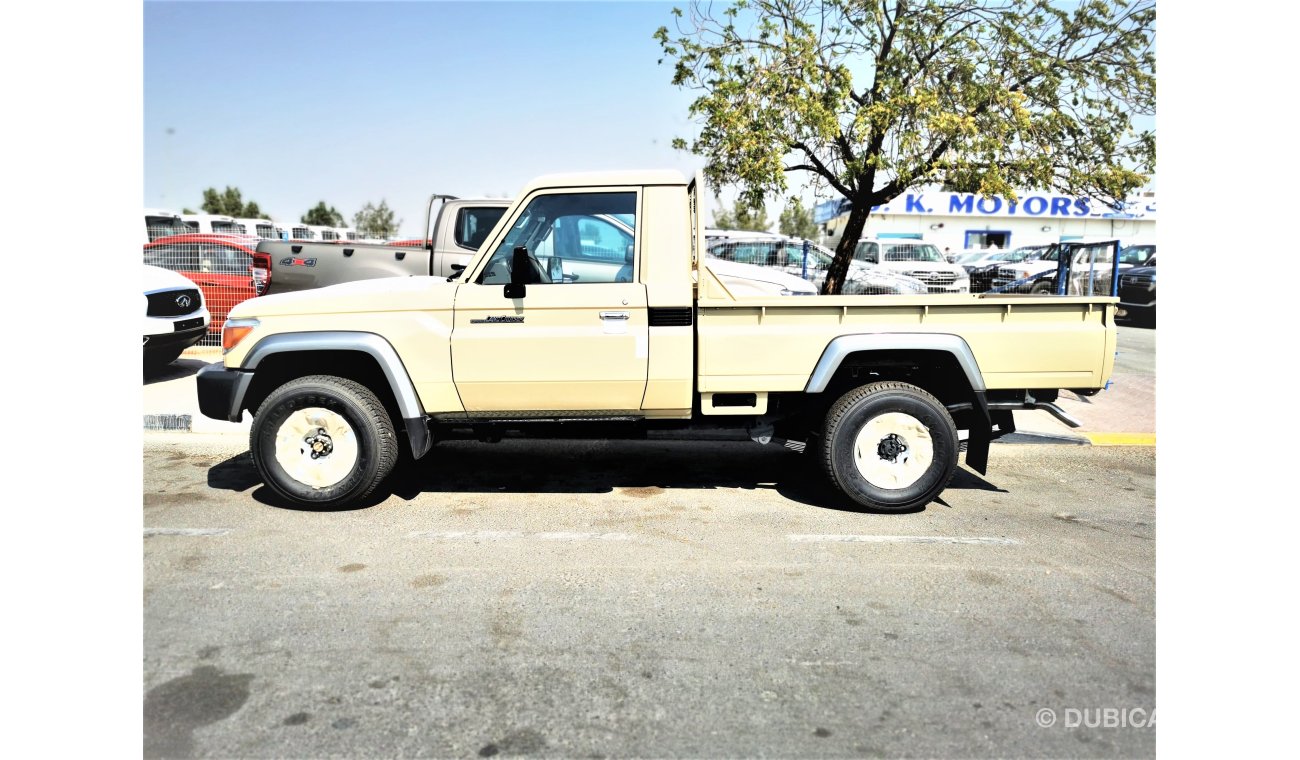 تويوتا لاند كروزر بيك آب `4.2D, 16" Alloy Rims, Power Window, Window Lock, Central Door Lock, Dual AirBags, LOT-TLC19