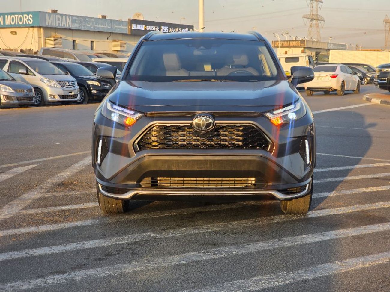 تويوتا راف ٤ 2022 Model Full option 4x4 , Push button and leather seats