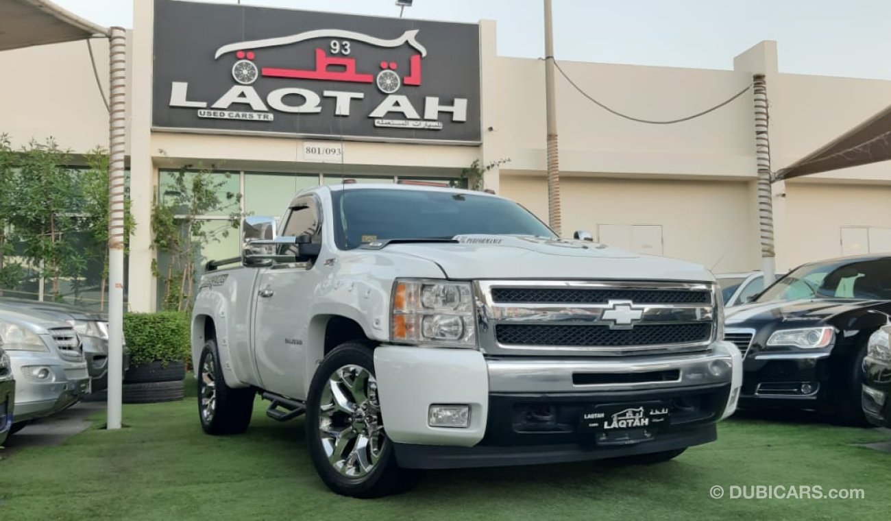 Chevrolet Silverado Gulf white / black color Electric chair - screen - cruise control - alloy wheels - remote control fo