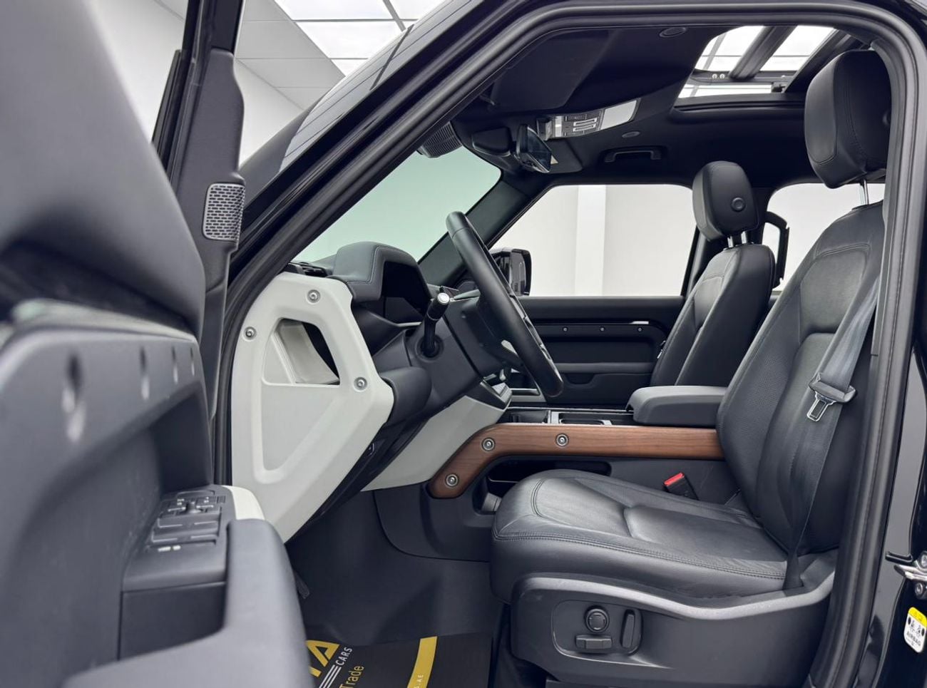 Land Rover Defender P300 110 X-Dynamic SE 2.0L (5 Seater) 2024 Land Rover Defender P300 SE, Land Rover Warranty+Service