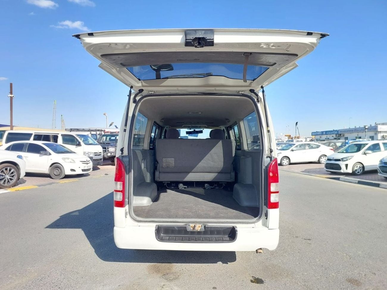 Toyota Hiace TOYOTA HIACE VAN RHD 2007 MODEL 2.0 L PETROL AUTOMATIC(PM69704)