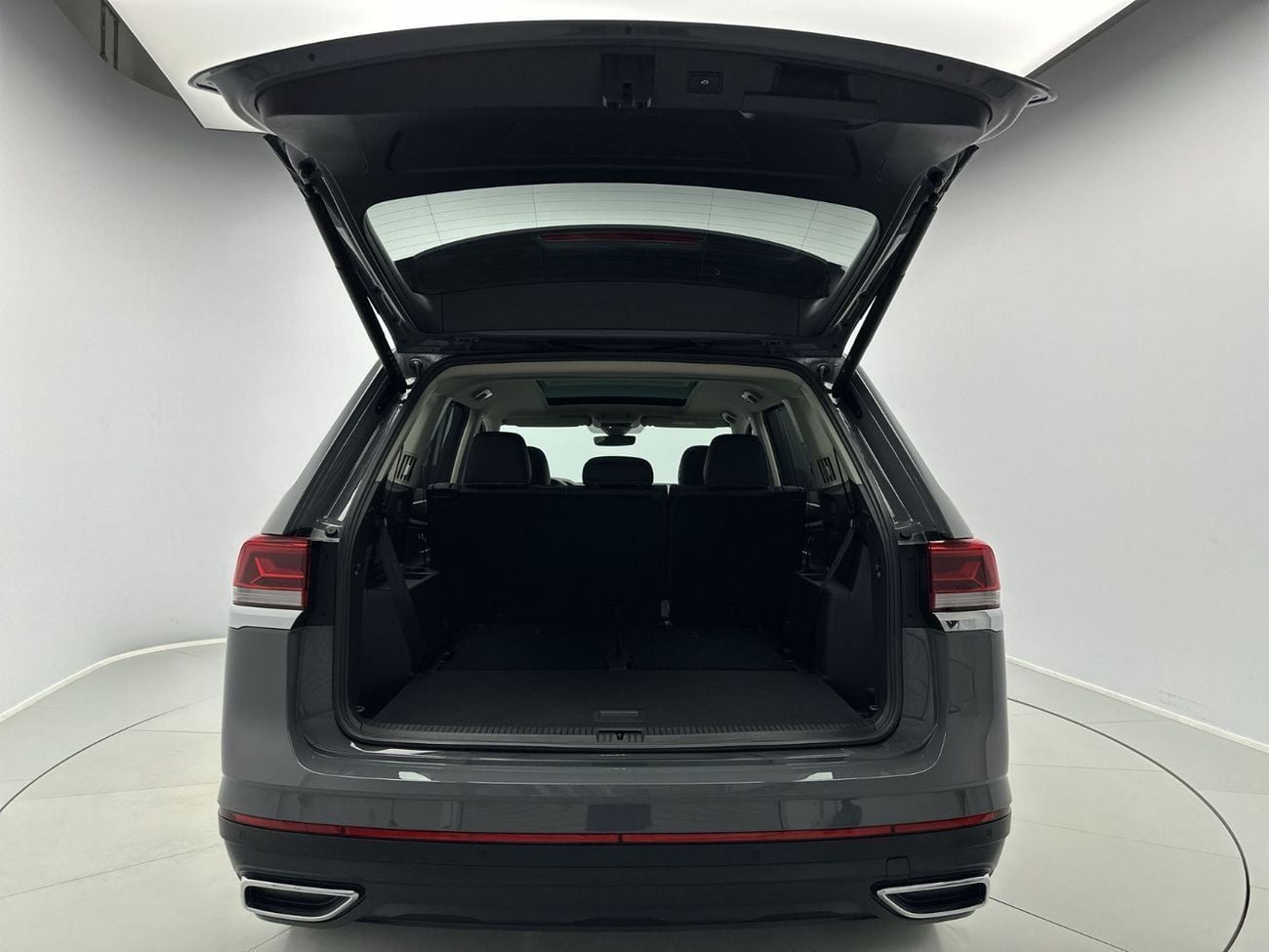 Volkswagen Teramont Comfortline 2.0L (Ref#53632) - 34,100 AED SAVINGS from New Car