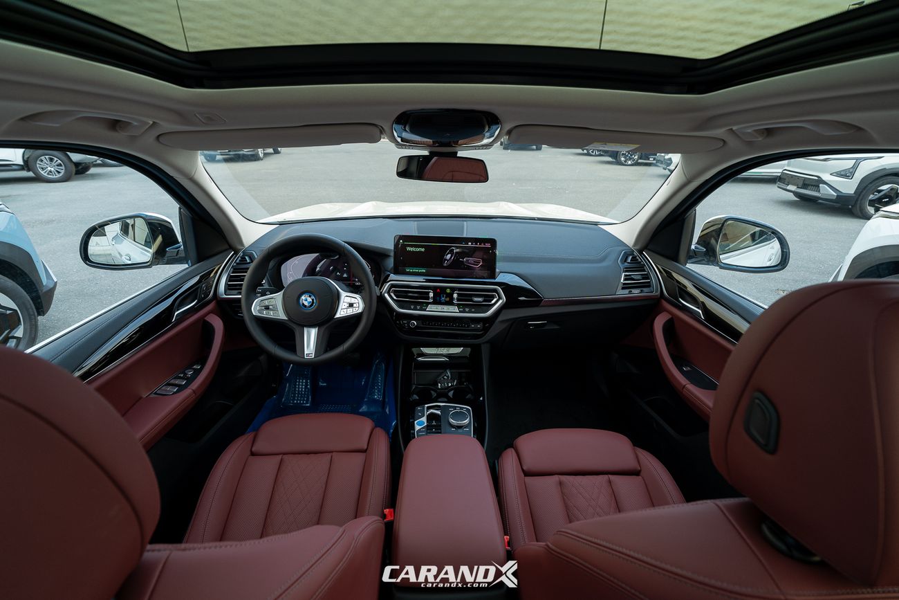 بي أم دبليو iX3 BMW iX3 Leading 2024