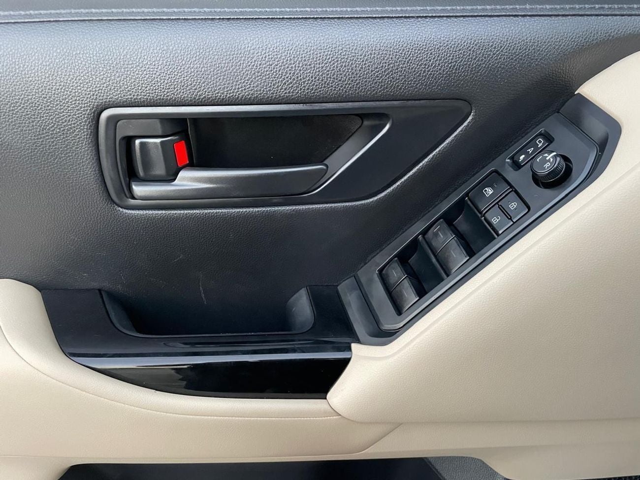 تويوتا لاند كروزر Toyota landcruise 2022MODEL GXR 4.0L Engine Colour white Transmission Automatic Interior.Begie Fuel.