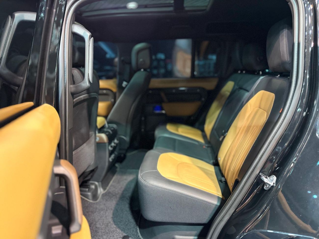 Land Rover Defender P400 110 X 3.0L (5 Seater)