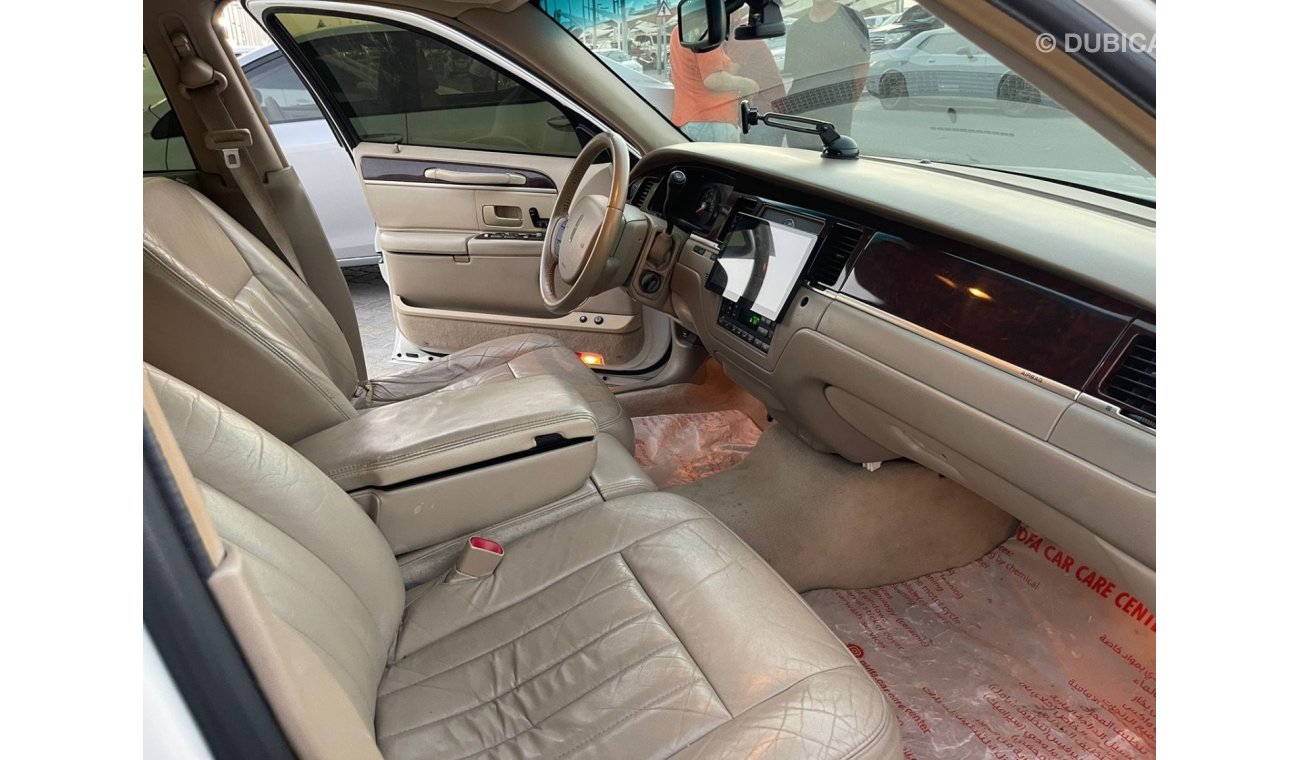 Lincoln Town Car Model 2006, full option, imported from America, 8 cylinders, cattle 392000 km