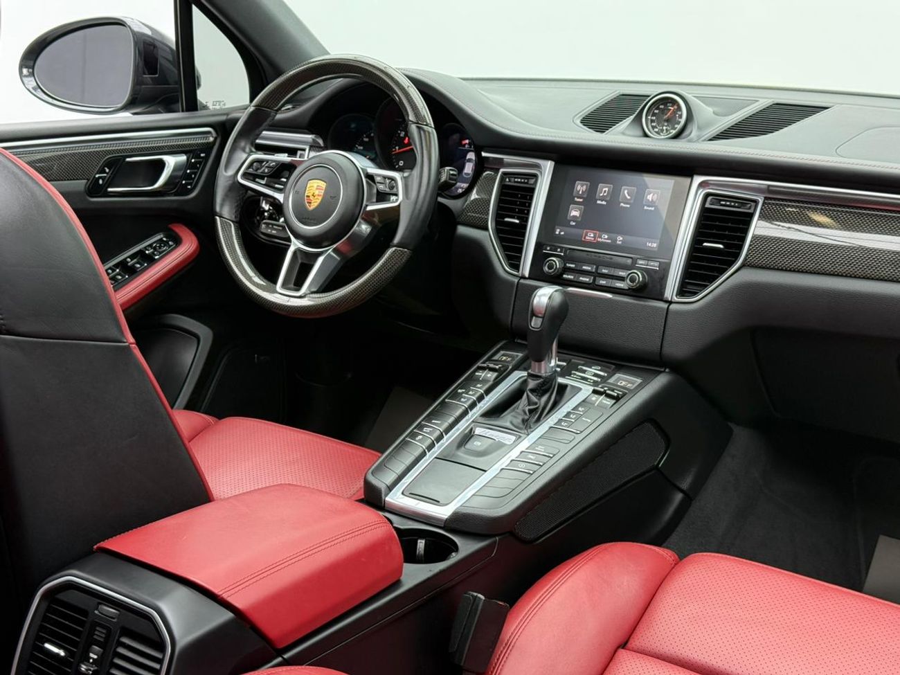 Porsche Macan Std 2.0L (252 HP) 2018 Porsche Macan, Warranty, Full Service History, Excellent Condition, GCC