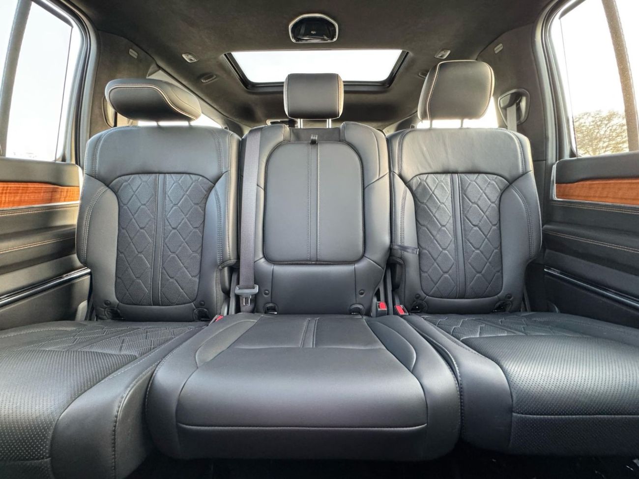 Jeep Grand Wagoneer 3.0T 4WD GCC SPEC UNDER WARRANTY AND SERVICE CONTRACT