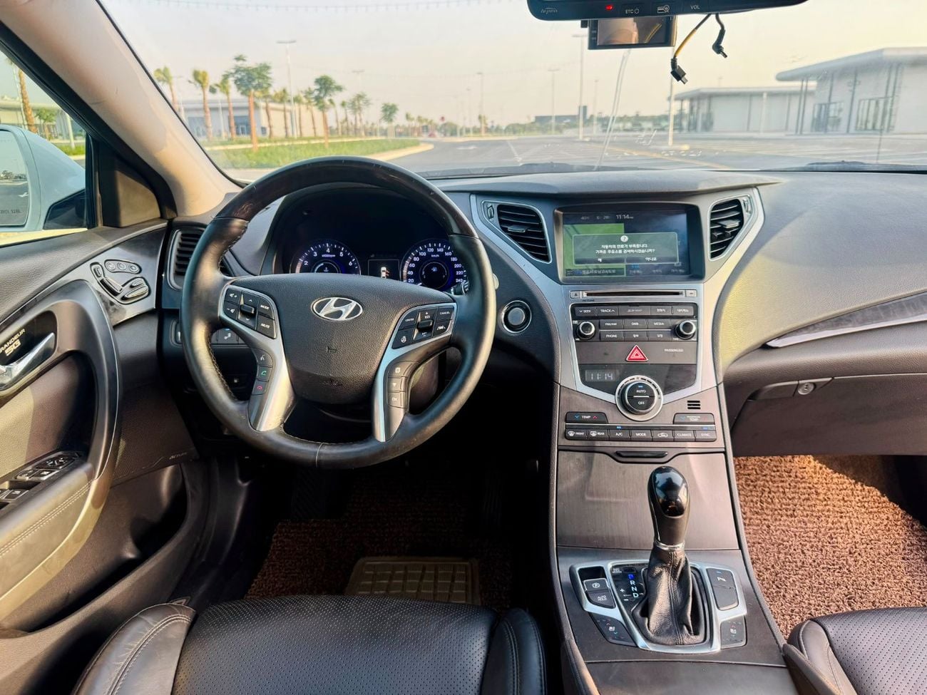 Hyundai Grandeur STD (NON GCC) Hyundai Grandeur / Azera 2015 New Shape | Top Line | Korean Specs | Clean Title
