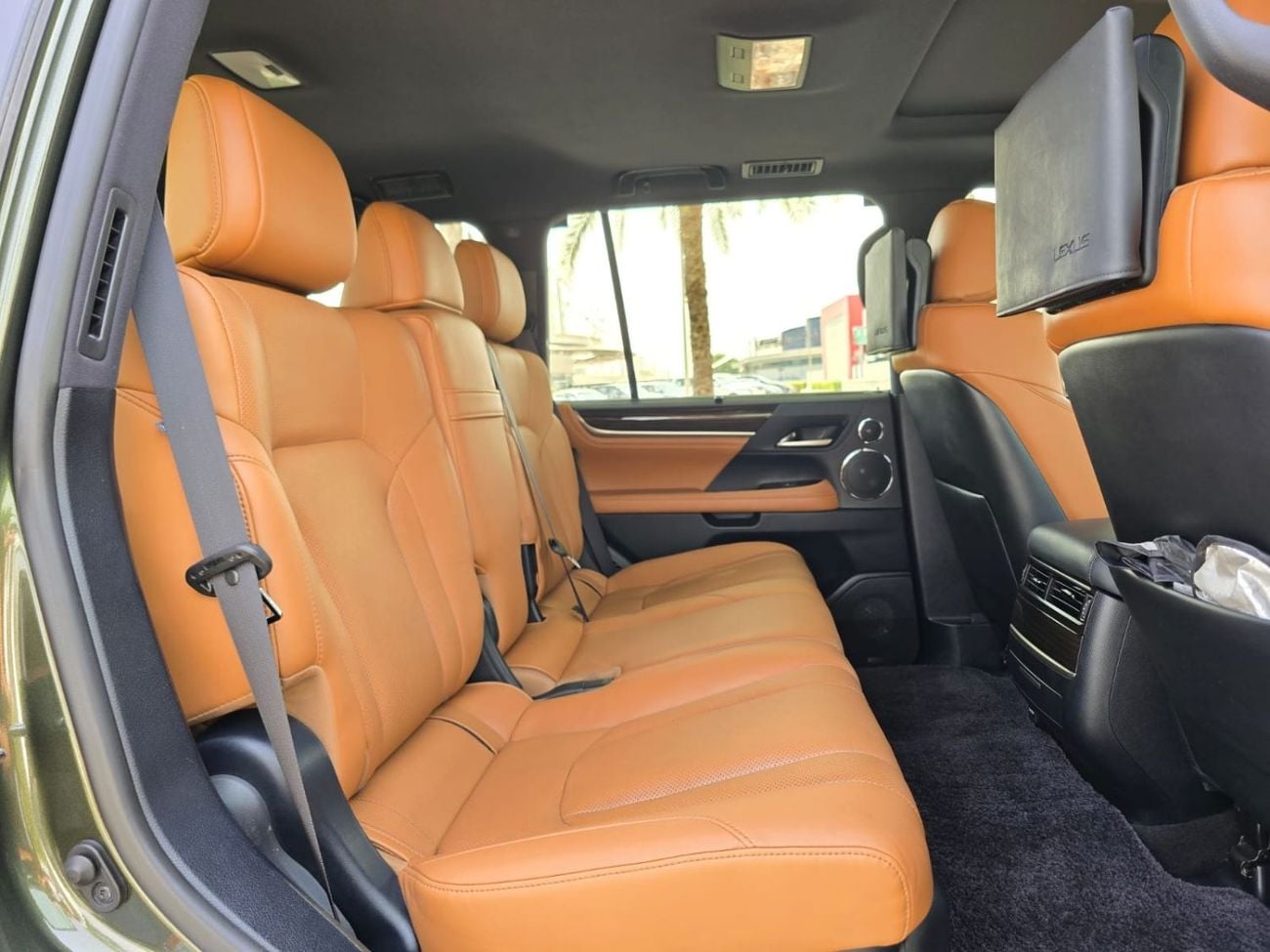 Lexus LX570 SIGNATURE FULL OPTION 2021 GCC AL FUTTAIM LEXUS LOW MILEAGE WITH AGENCY SERVICE HISTORY IN MINT COND