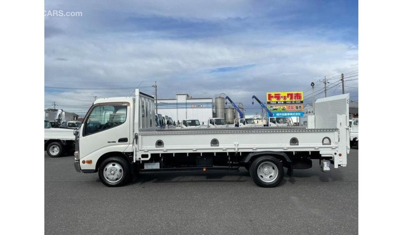 Hino Dutro XZU655M