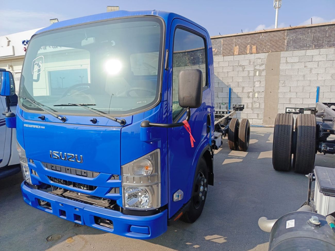 Isuzu NMR Isuzu NMR Chassis 71H 4.6L, 4x2