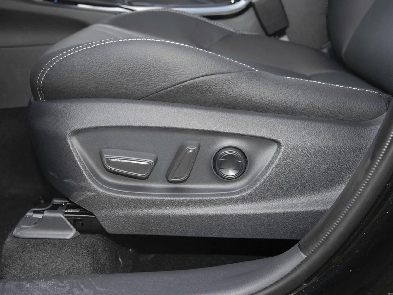 تويوتا فرونتلاندر 2025 TOYOTA FRONTLANDER LUXURY ,2.0L,HYBRID,ELITE,LEAHTER SEAT,DRIVER POWER SEAT,SUNROOF,BACK DOOR P