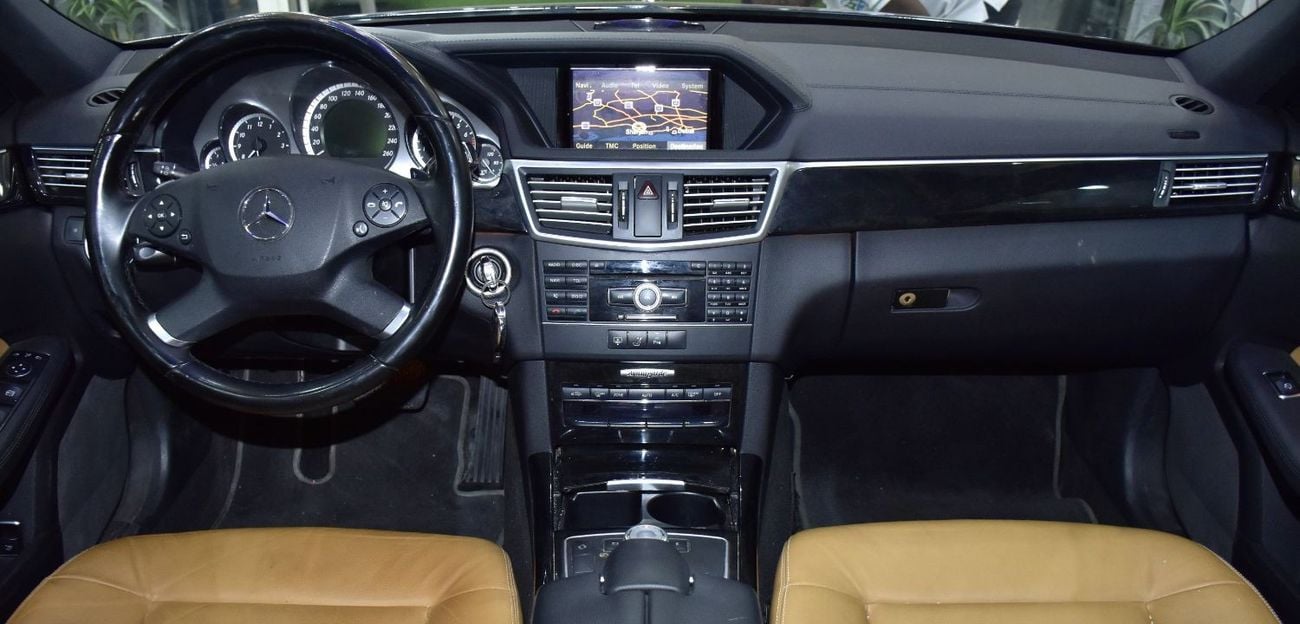 مرسيدس بنز E300 Mercedes Benz E300 ( 2011 Model ) in Burgundy Color GCC Specs