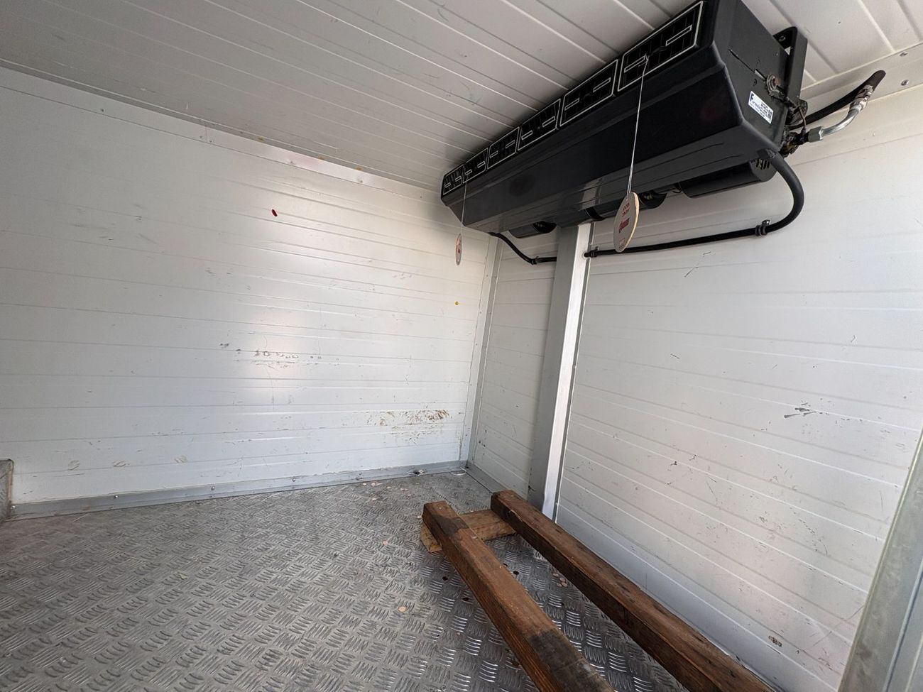 Nissan Urvan 3-Seater Automatic (5-Door)