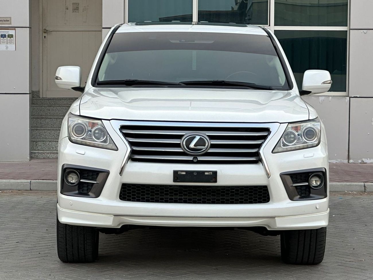 لكزس LX 570 تيتانيوم بلس