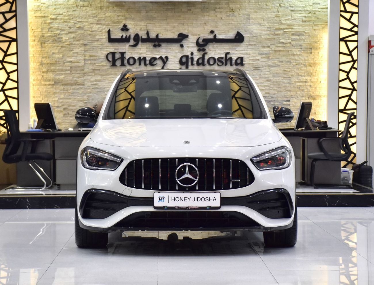 مرسيدس بنز GLA 35 AMG 4MATIC عرض ممتاز لسيارة مرسيدس بنز GLA35 AMG (موديل 2022) باللون الأبيض بمواصفات خليجية