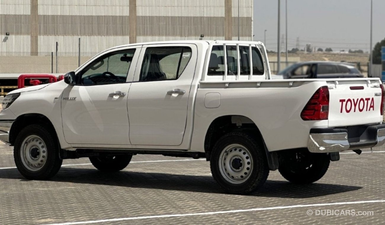 Toyota Hilux 2.4GD WORK D DC 4WD 4X4 6MT