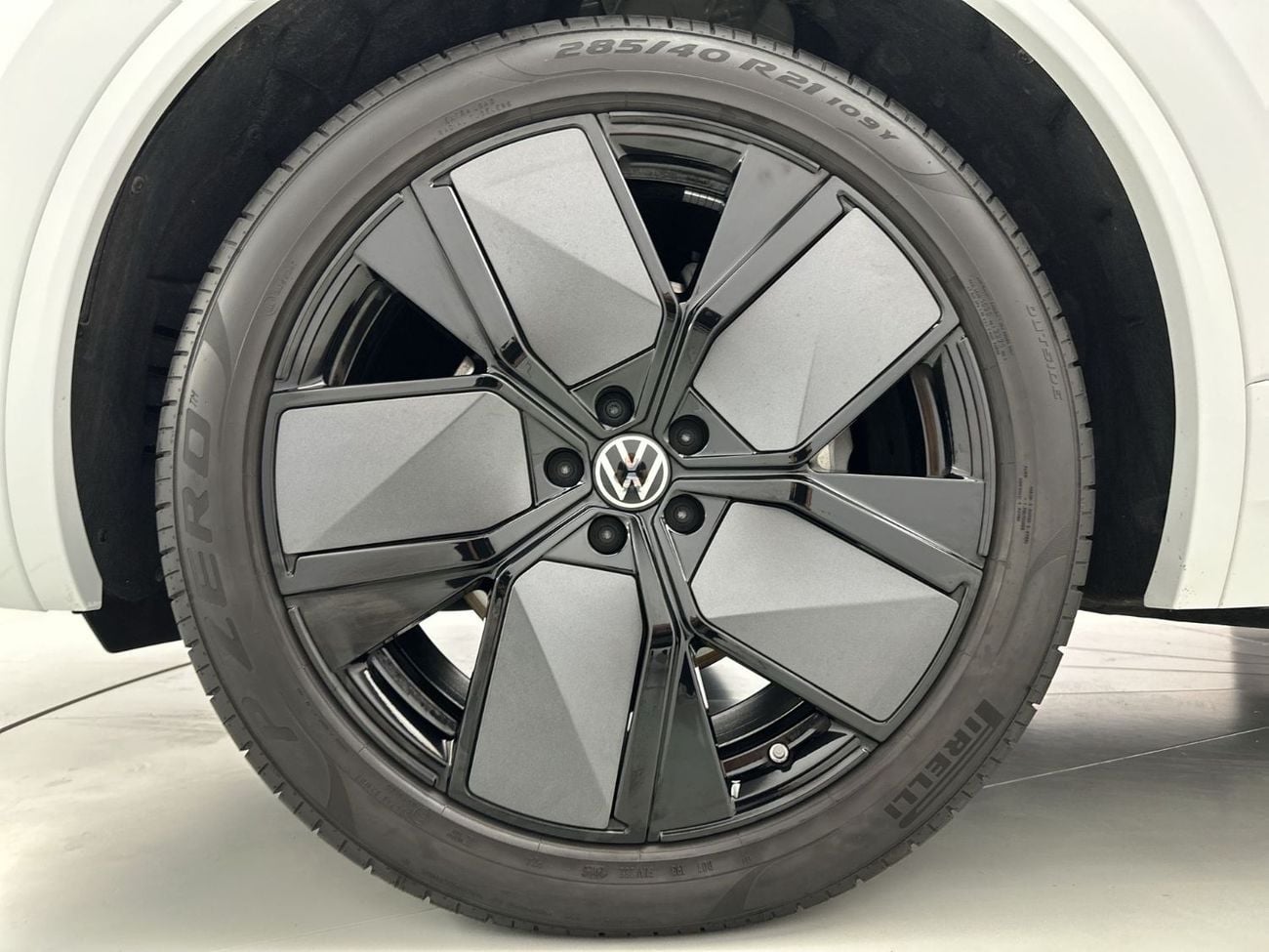 فولكس واجن طوارق Touareg R-Line + (Ref#00130)