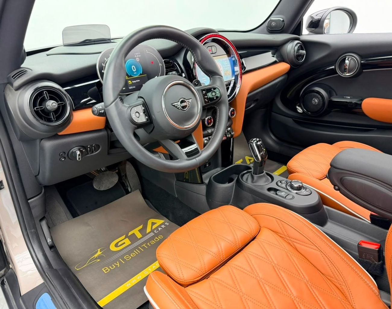 Mini Cooper S STD 2024 Mini Cooper S, 03/2027 Mini Warranty + Service Contract, Full Mini Service History, GCC