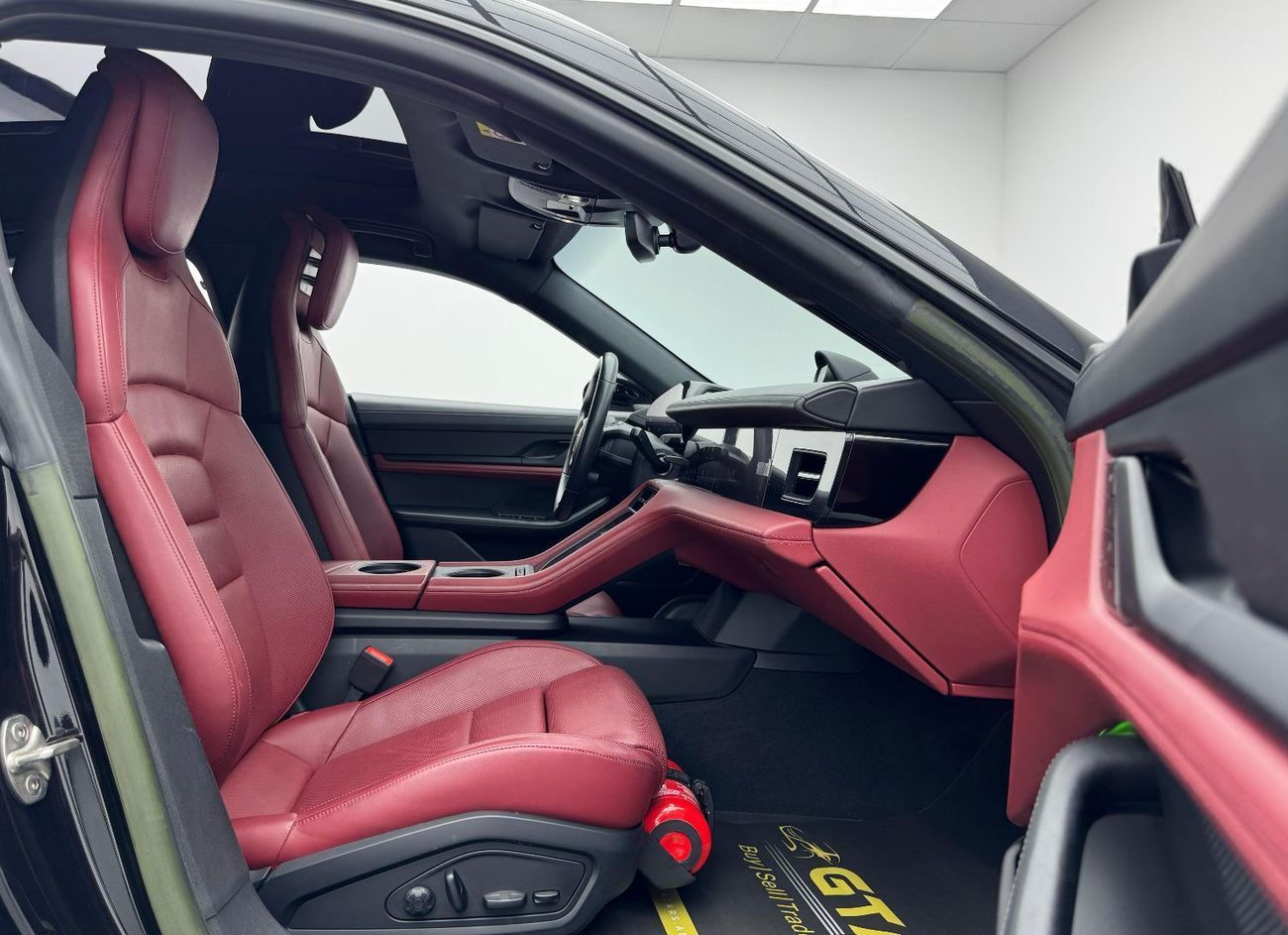 Porsche Taycan Base2022 Porsche Taycan, Battery Warranty, Full Porsche Service History, Excellent Condition, GCC