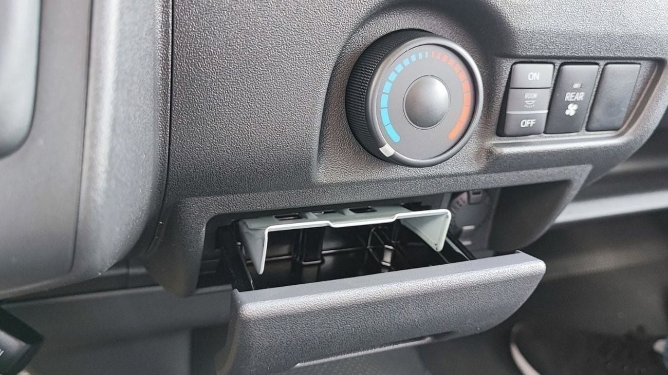 Toyota Hiace TOYOTA HIACE 2.5L TURBO DIESEL 15 SEATER H.ROOF MT 2025