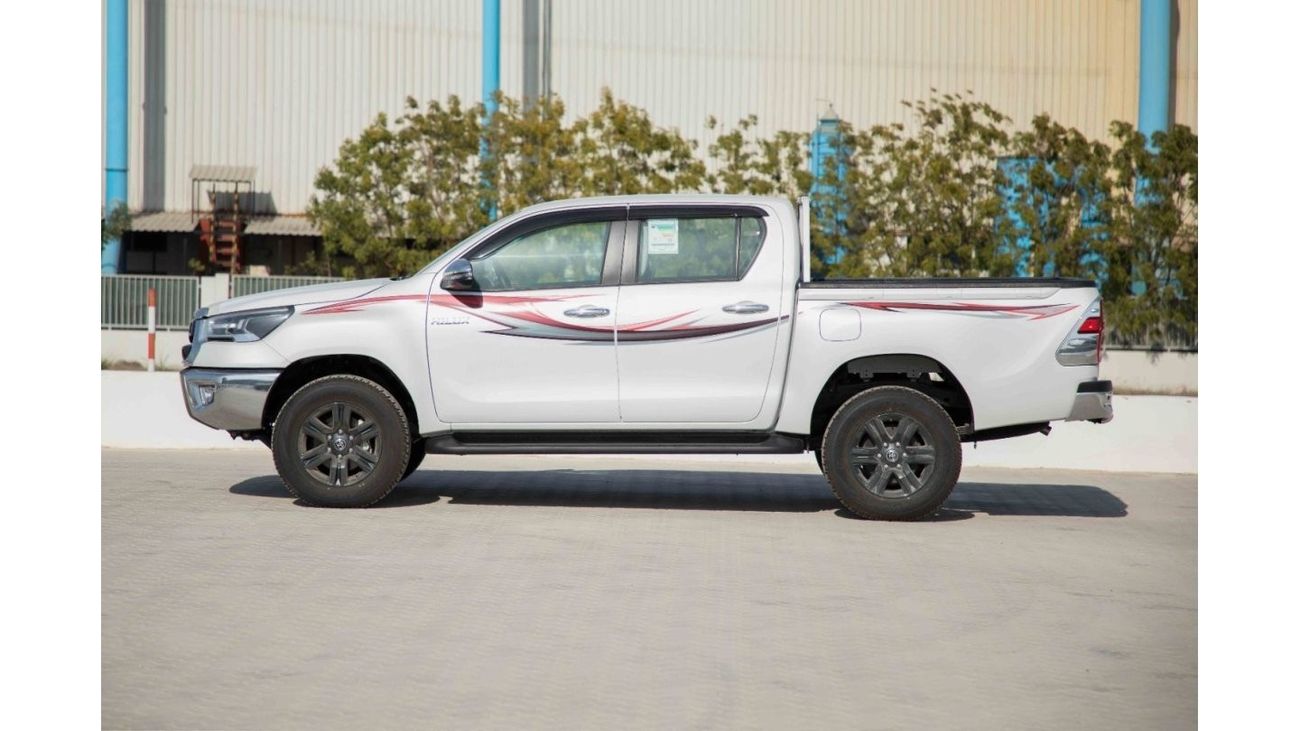 Toyota Hilux 2023 Toyota Hilux 4x4 DC 2.4 HI - Pearl White inside Maroon