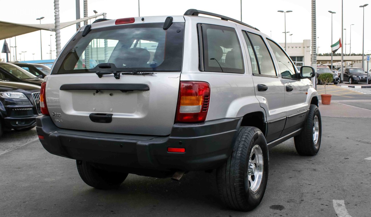 جيب جراند شيروكي 4.0 V6 4X4 Laredo