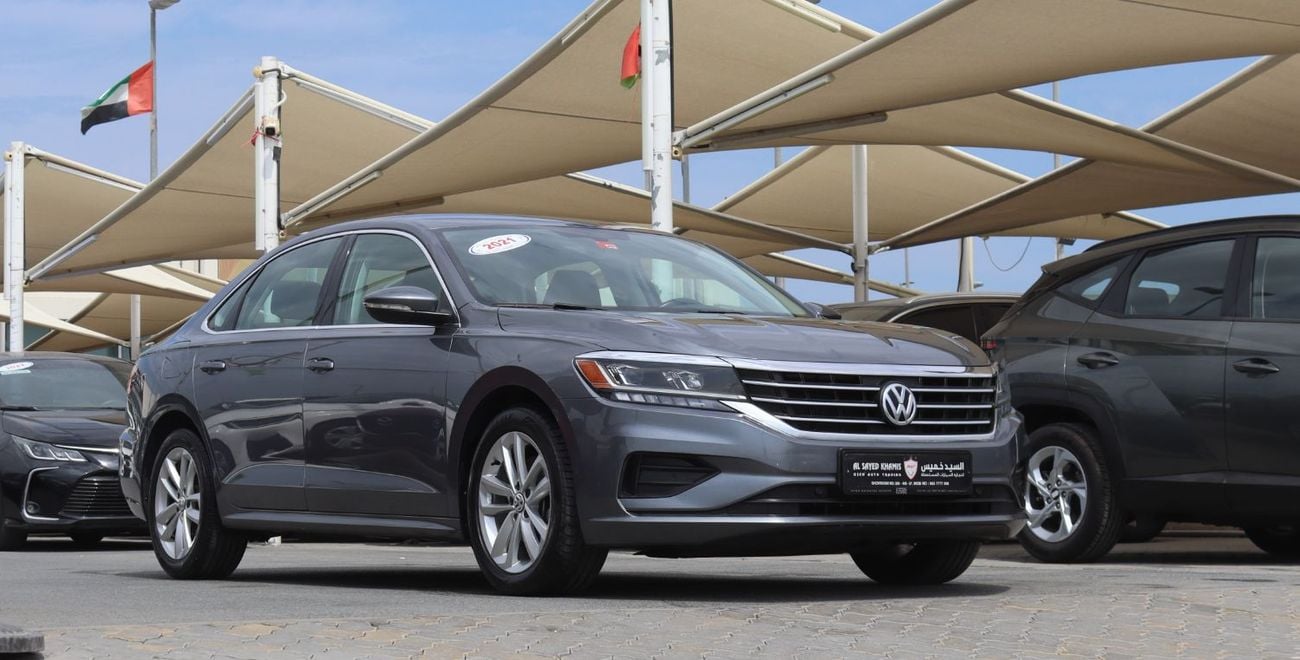 Volkswagen Passat SEL 2.5L Volkswagen Passat - 2021 - GCC- Accident-free - Low Mileage - excellent condition, inside a