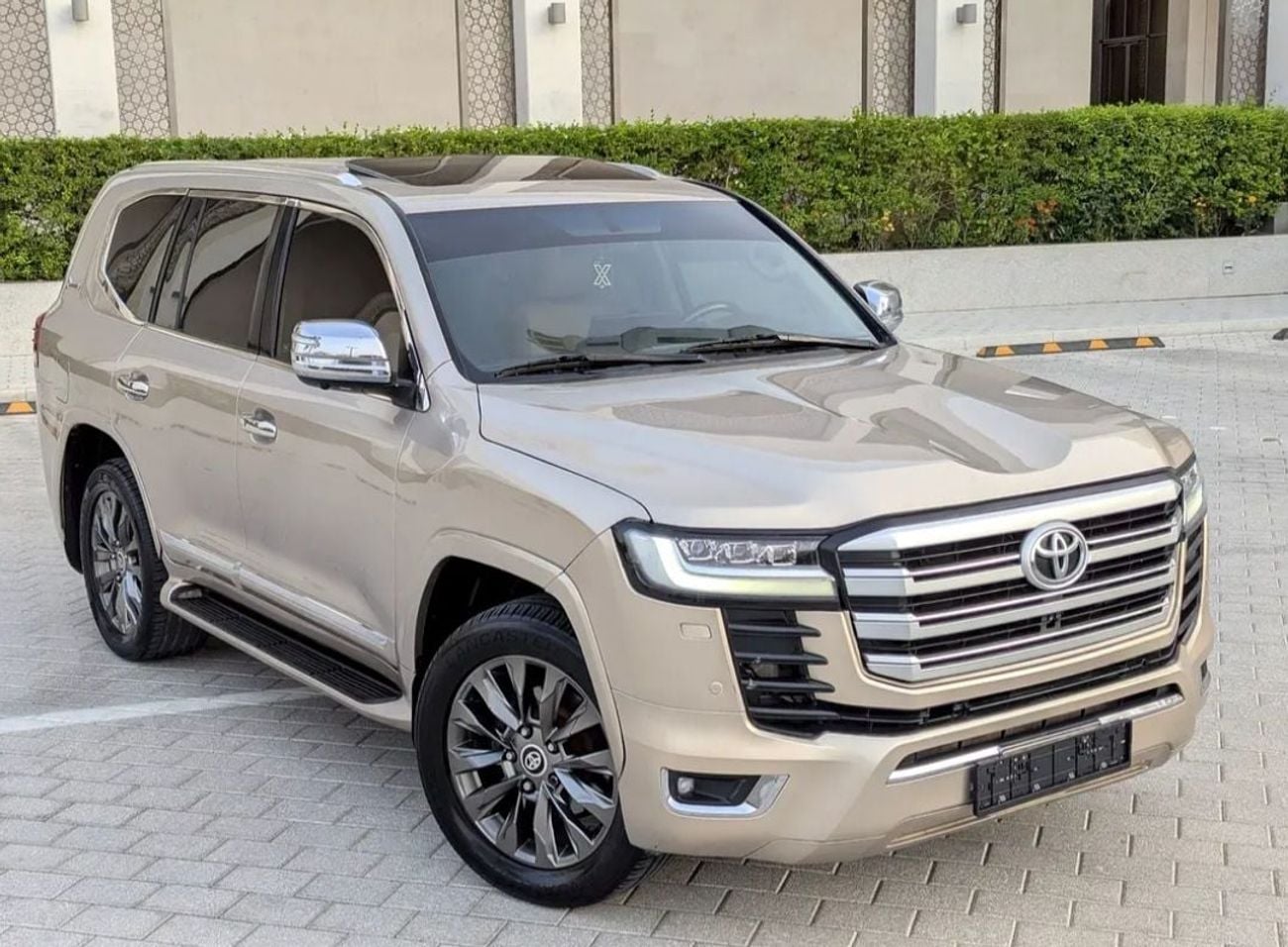 تويوتا لاند كروزر Toyota landcruise 2011model Facelifted 2025 GXR 4.0L v8 petrol Engine Colour Gold push start Transmi