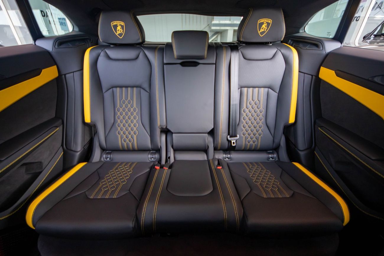 Lamborghini Urus S 4.0T V8 Lamborghini Urus SE | 2025 | 0 km | Carbon Fiber