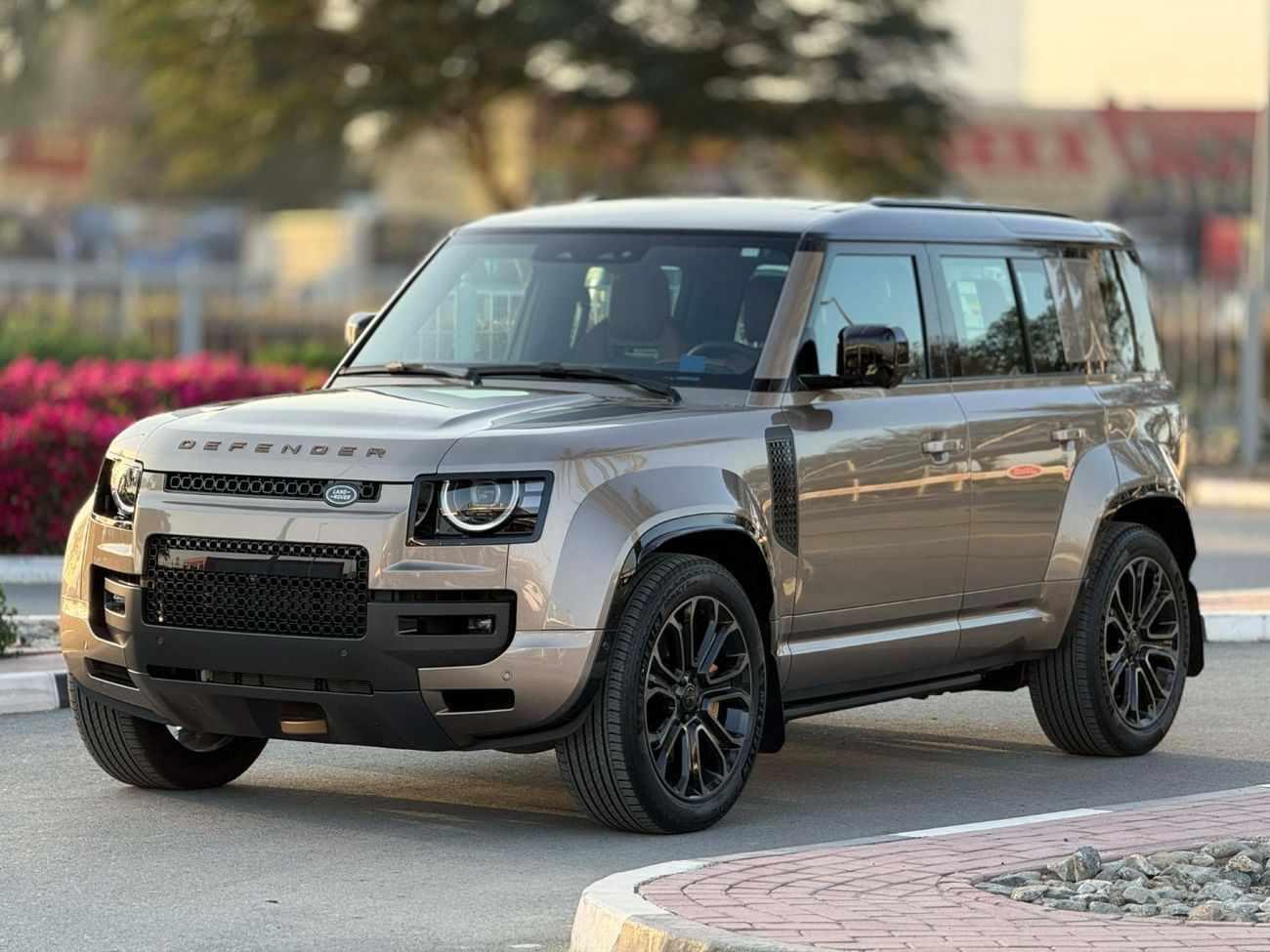 Land Rover Defender **2026**BRAND NEW GCC SPEC UNDER WARRANTY AND SERVICE