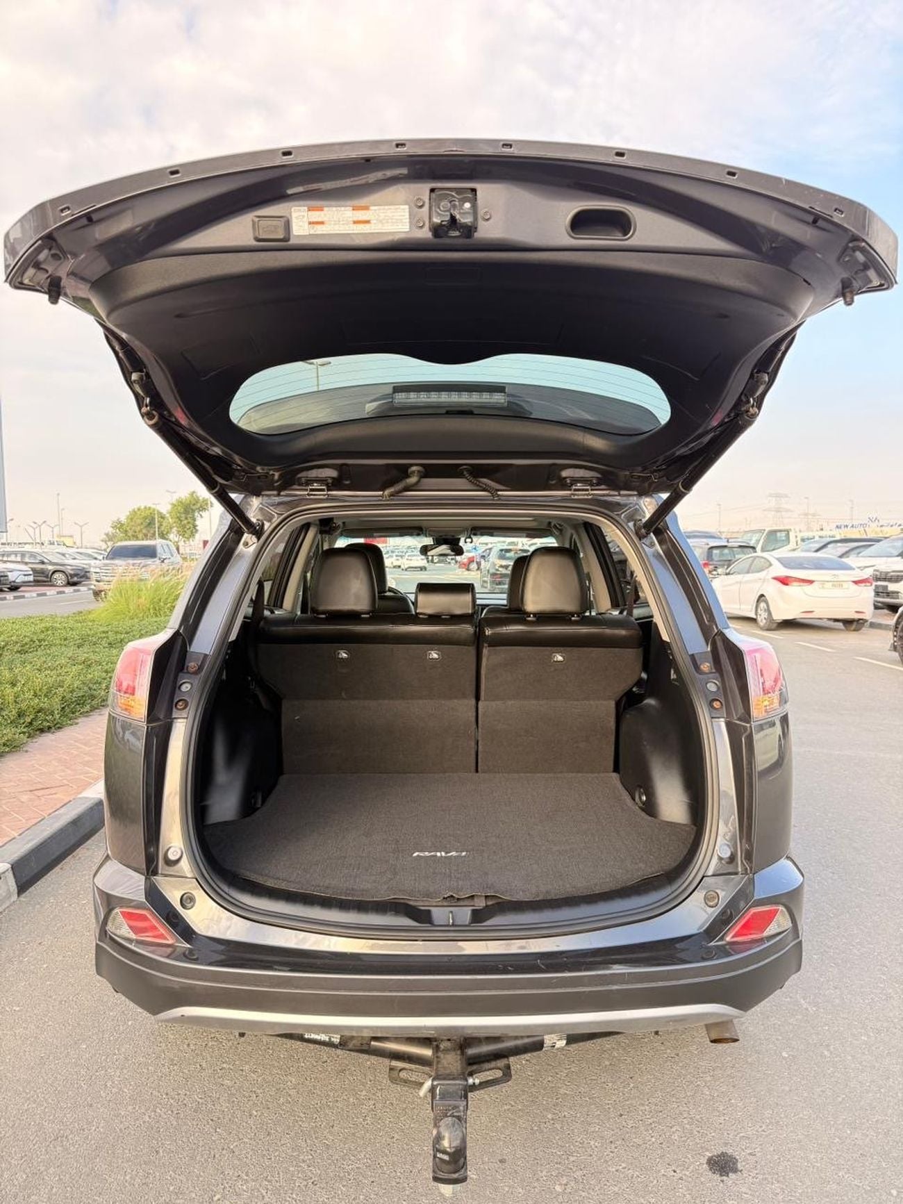 تويوتا راف ٤ XLE // sunroof,, leather seats// full option 2018