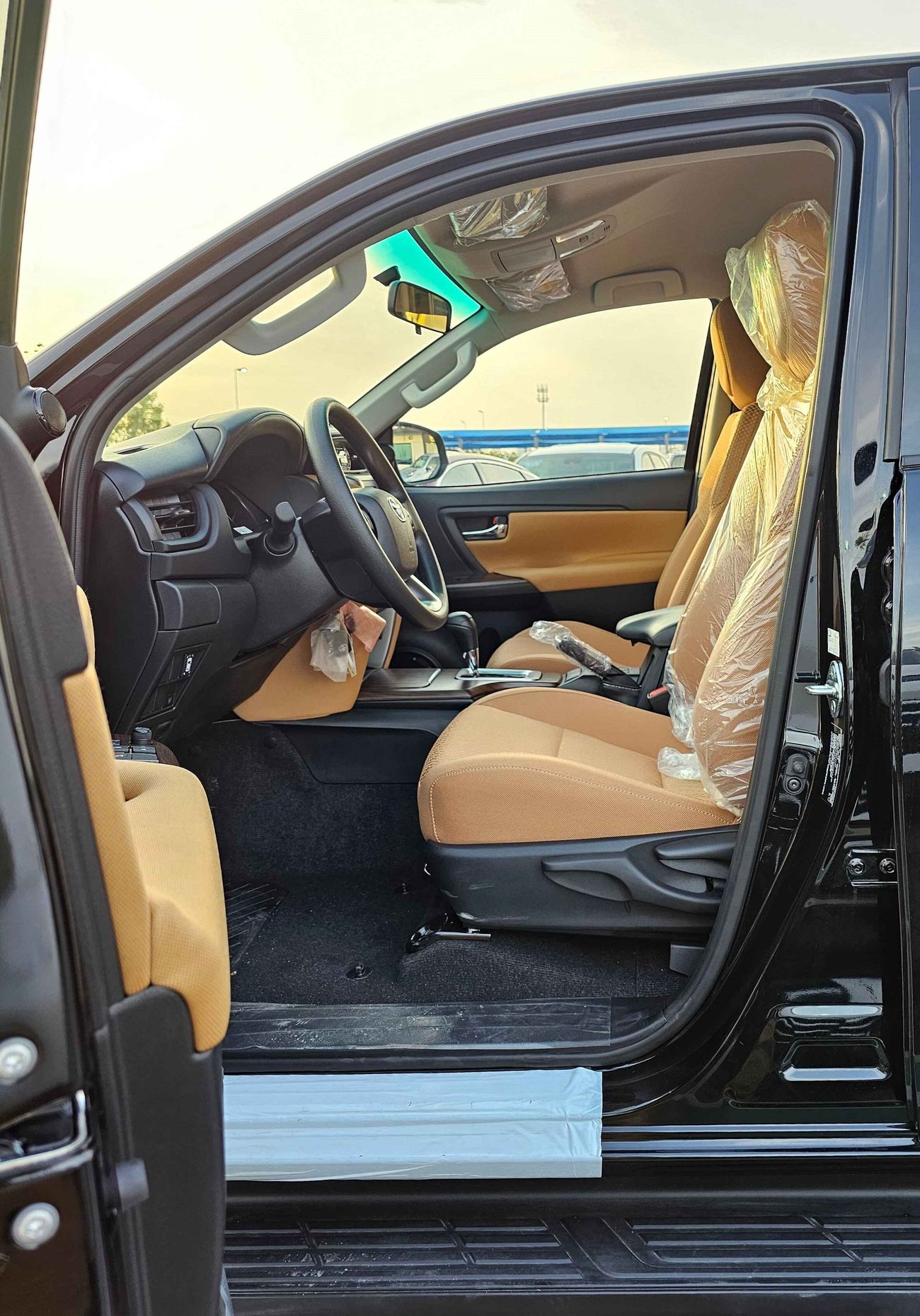 Toyota Fortuner 2.7L V4 PETROL /  STOCK AVAILABLE, LOWEST PRICE IN MARKET (CODE # 67969)