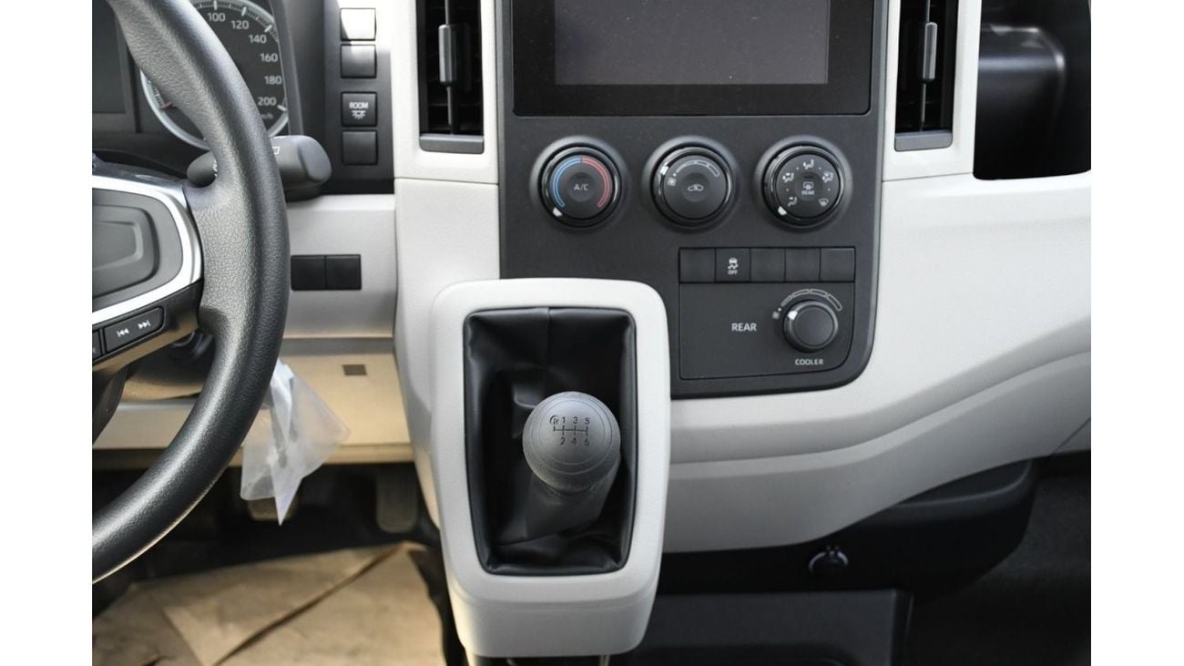 تويوتا هاياس 2.8L Manual  Deisel ( ready stock )