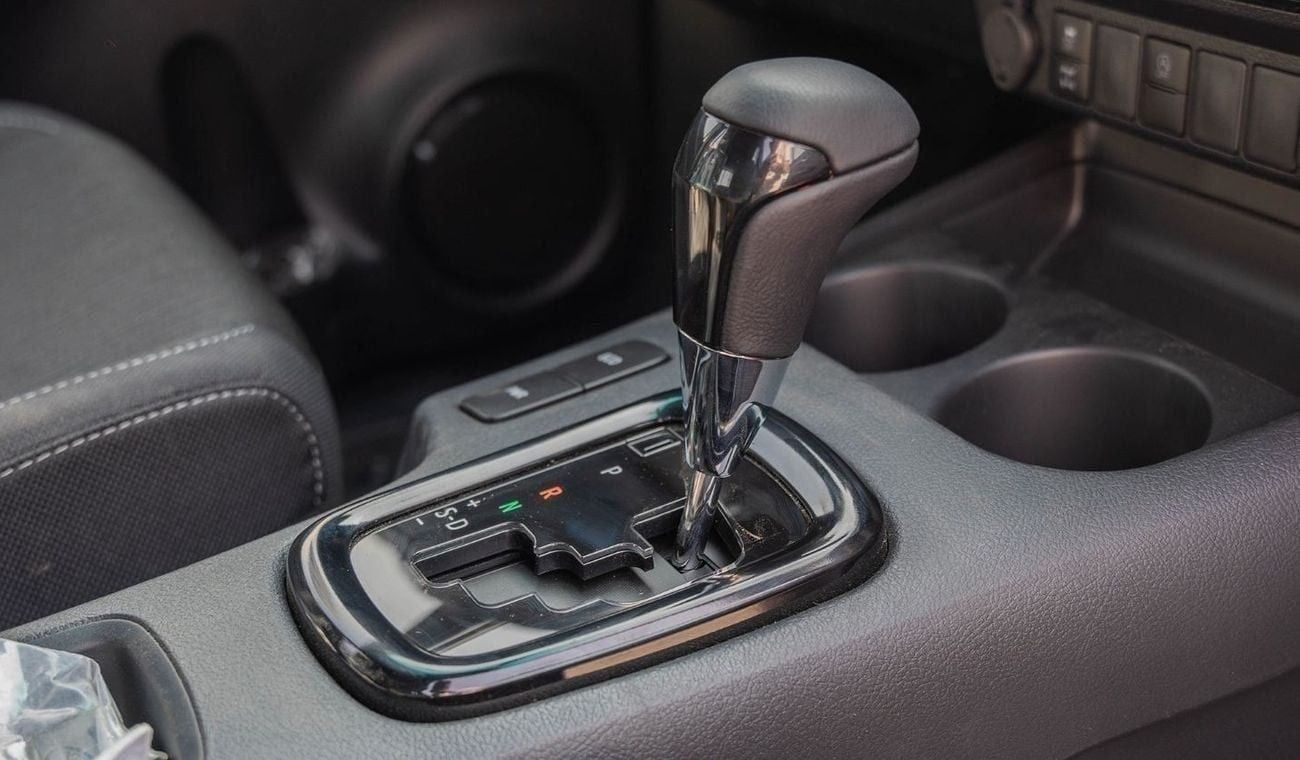 Toyota Hilux 2025 Toyota Hilux Adventure 2.8L Diesel AT (White)