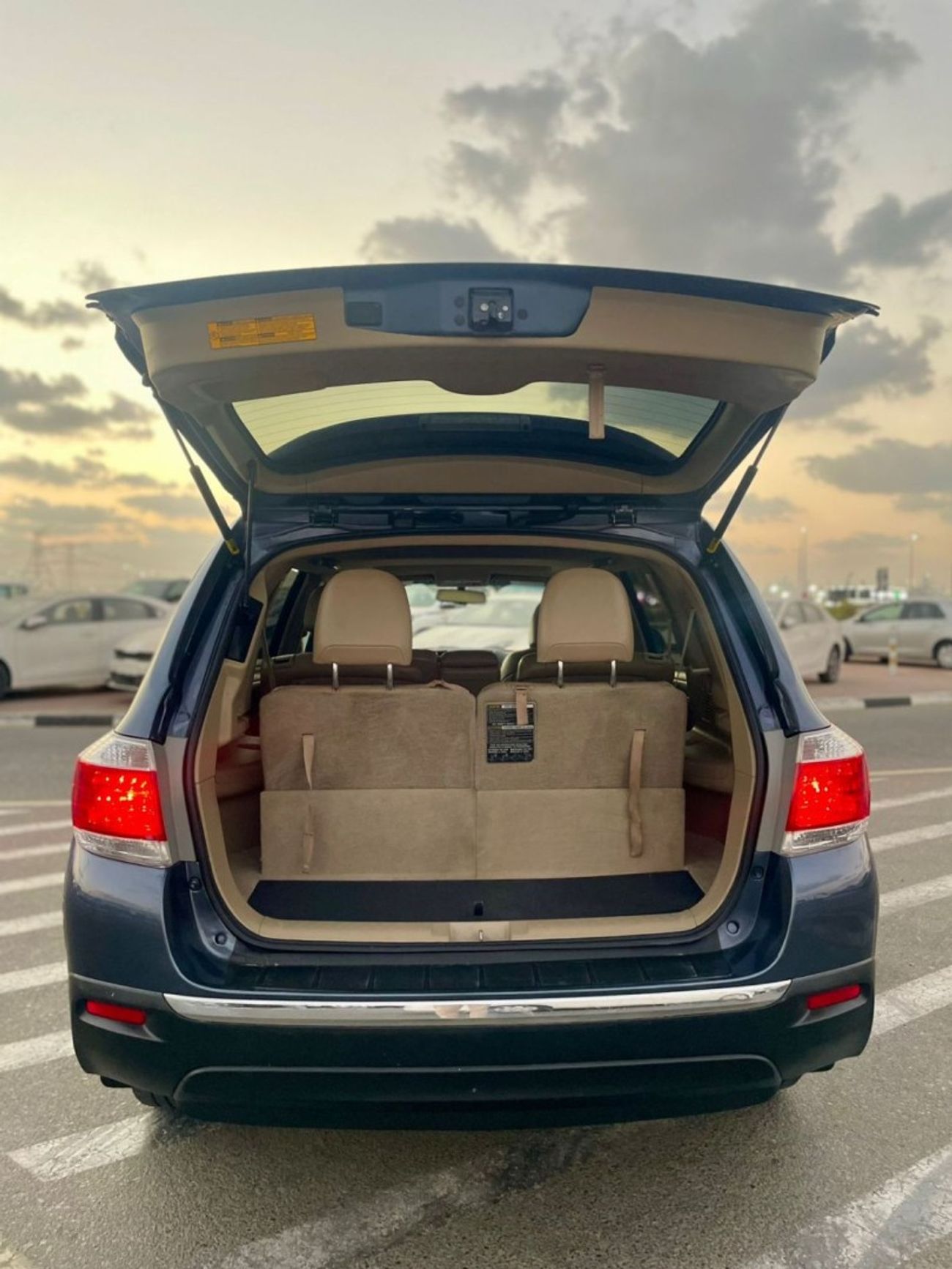 تويوتا هايلاندر 2012 Toyota Highlander Limited Edition Full Option - 3.5L V6 AWD 4x4 - 7 Seater Electric Seats 