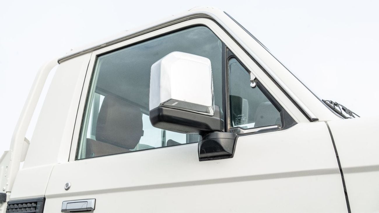 تويوتا لاند كروزر بيك آب 2026 Toyota Land Cruiser LC79 4.0L AT Petrol Full Option (White-Brown)